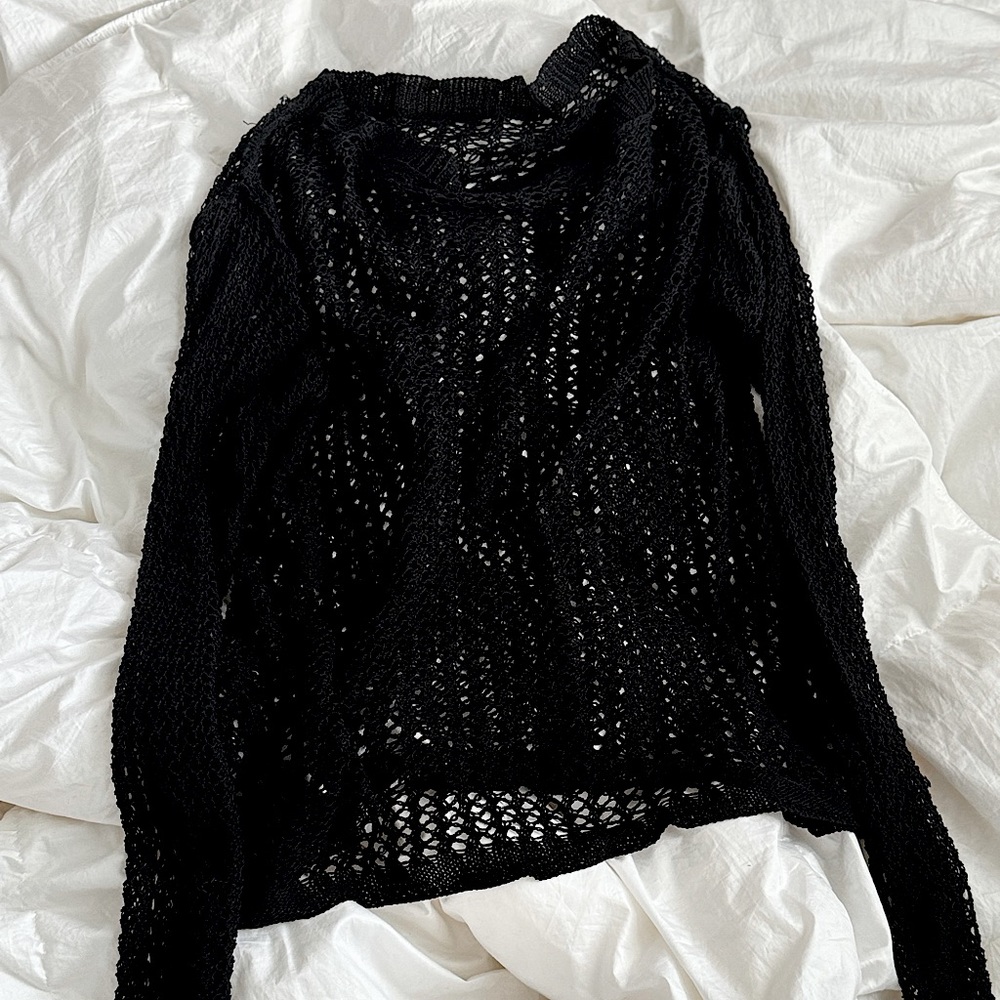 ˚₊· ͟͟͞͞➳❥ Long Sleeve Crochet Net Sweater (S/M)